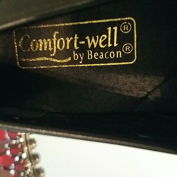 Perforated Flower Comfort Shoes (11 Wide) (NWOT) - Picture 5 of 5